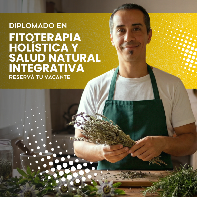 Hombre herbolario mirando a camara sonriendo. Portada para web